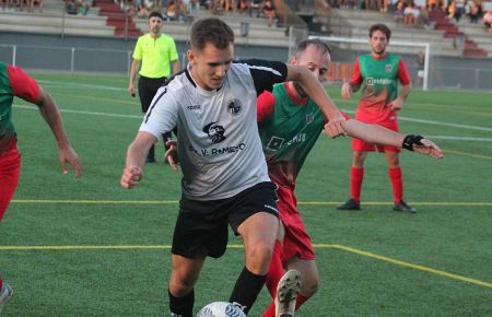 Moisés Fonseca evitó la derrota del San Fernando Atlético senior en el partido con el líder CD El Torno 2009 en Gómez Castro.