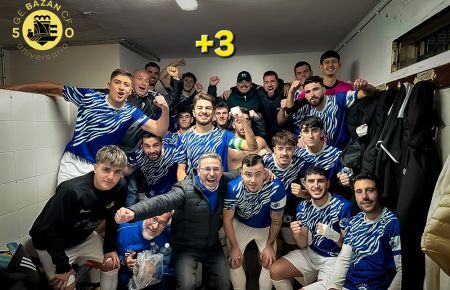 El GE Bazán celebró la importante victoria conseguida en La Línea.