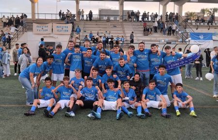 El infantil A del San Fernando CD asciende por vez primera a la División de Honor Andaluza tras superar de nuevo al Sevilla FC. 