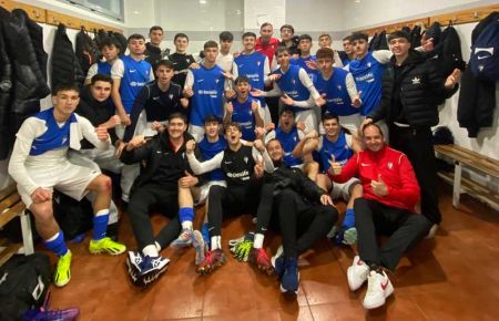 La alegría del cadete A del San Fernando CD tras tumbar al líder Real Betis.
