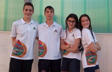 Los cuatro nadadores isleños que participaron en los Clínics de Tecnificación.