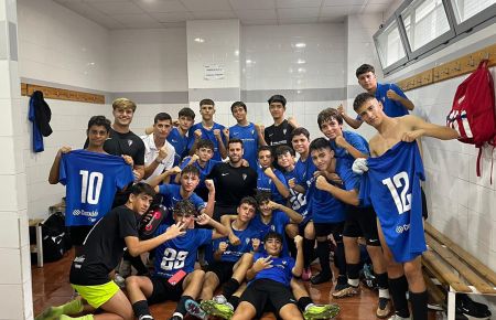 El infantil A del San Fernando CD ha goleado este miércoles al Sevilla FC (3-0) en Sacramento.
