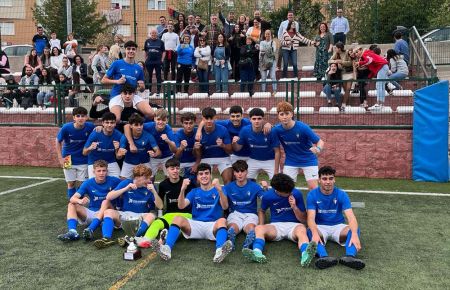 El juvenil A de la Escuela Bahía luchará por el ascenso a Tercera Andaluza.