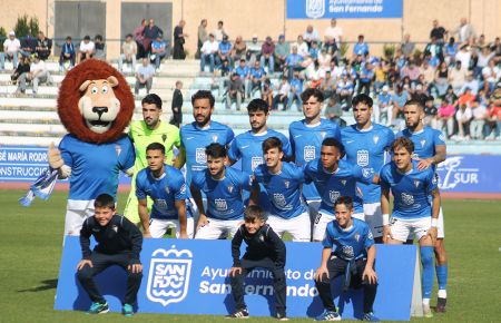El San Fernando Club Deportivo salió beneficiado, con las derrotas del Xerez Deportivo, Cádiz CF Mirandilla y Balona, en la jornada del Domingo de Ramos