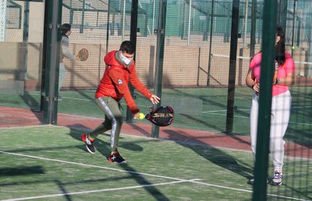 Álvaro Cepero, durante el clinic celebrado en las pistas de Bahía Sur.