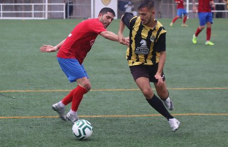 Sergio Ramírez se marcha de un contrario. 