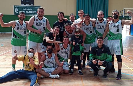Los jugadores del CB San Fernando celebraron la permanencia.