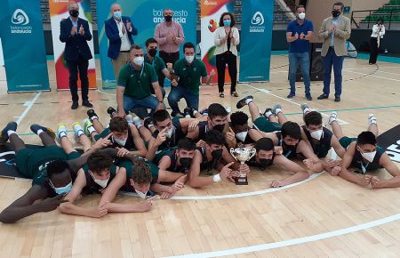 El Unicaja reina en San Fernando ante un gran Betis y el Cordobasket les acompañará en el Nacional en La Isla