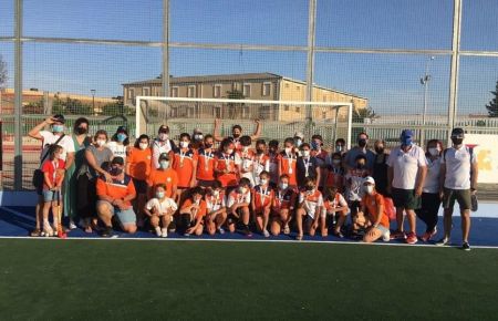 Los jugadores y técnicos de los dos equipos alevines del CH San Fernando.