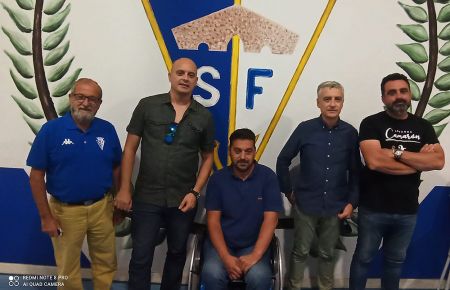 Blas Moreno, Marcos Fernández, Ángel Escalón, Sebastián Ramírez y Abel Muñoz componen la junta directiva de la asociación de pequeños accionistas. 