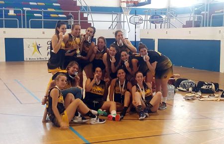 Las chicas de la SD Candray celebraron el gran segundo puesto. 