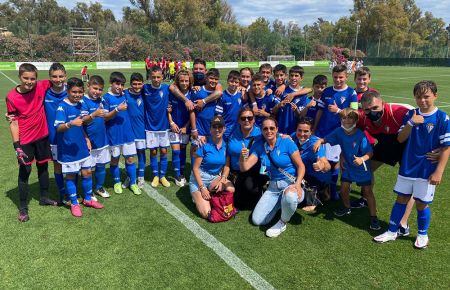 El alevín A del San Fernando CD ha completando una gran temporada con el ascenso a Primera Andaluza y el triunfo en el torneo de Marbella. 