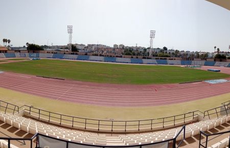Aspecto actual del terreno de juego del estadio Bahía Sur.