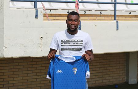 Djak Traoré ha sido presentado este lunes en el estadio.