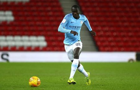 Alpha Dionkou, en un partido con el filial del Manchester City. 