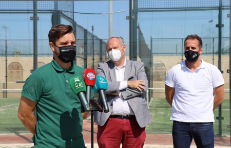 Fran Pérez De Gracia, delegado provincial de la Federación Andaluza, Antonio Rojas y Francis Posada presentaron el Campeonato. 
