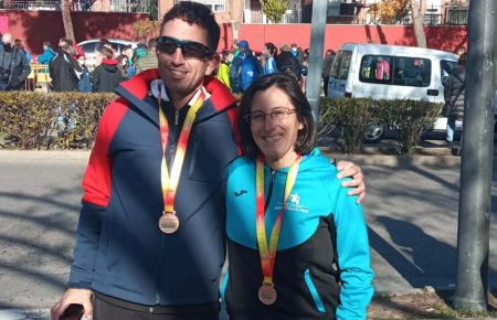 Raúl López y Gema Alcaide lucen sus medallas de bronce. 