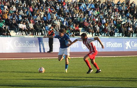 El extremo navarro Rodrigo Sanz cuajó un partido soberbio en su debut con el San Fernando Club Deportivo. 