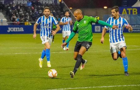 Biabiany tuvo la meior ocasión del San Fernando CD en el minuto 46 y empató en el descuento.