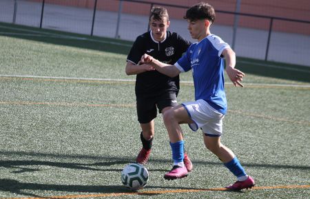 Rubén Richarte, del cadete A del San Fernando CD, ante el Calavera. 