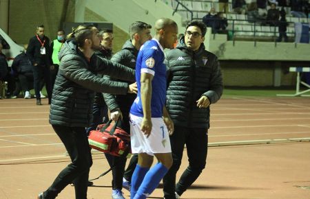 Biabiany, después de lesionarse el domingo ante el Alcoyano.
