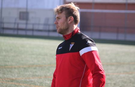 Jaime Bugatto, al que las lesiones cortaron su gran proyección como futbolista, está haciendo un gran trabajo en el cadete B del San Fernando CD. 