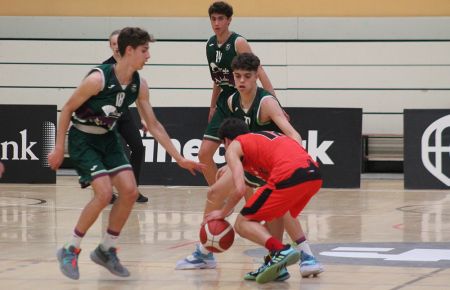 El Unicaja de Málaga se dio un festín ante el Ensino de Lugo y acabó como primer en el grupo C. Su rival en octavos será el UCAM Murcia. 