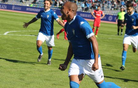 Biabiany seguirá festejando goles con el San Fernando CD. 
