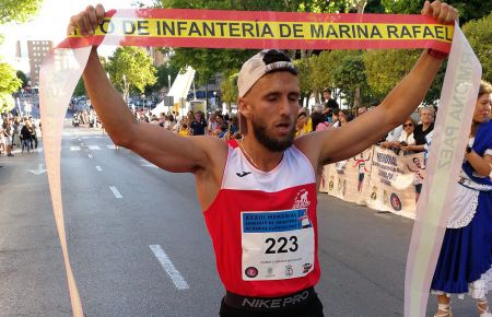 Pedro José Garrido, en el momento de pisar la meta. 