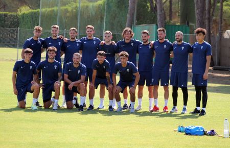 Arriba (de izquierda a derecha) aparecen Gabri Martínez, Dani Molina, Antonio Marín, Jon Ceberio, Raúl Caballero, Farrando, Javi Navarro, José Carlos, Isma Falcón y Ly Changyi. Agachados están Lanchi, Rubén Del Campo, Marcelo,  Goyo Medina y Ilyas Chaira.