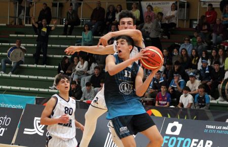 Javier Ortega, en un partido con el Cimbis en el Andaluz cadete. 