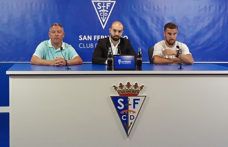 Los rostros de David Vizcaíno, Louis Kinziger y Francis Ferrón en la rueda de prensa lo dicen todo. 