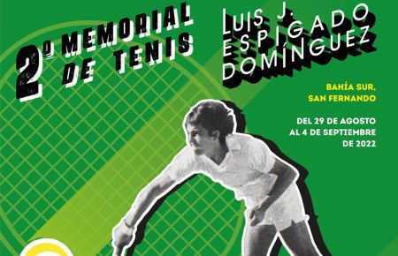 Cartel del II Memorial Luis Espigado de tenis en las pistas de Bahía Sur.
