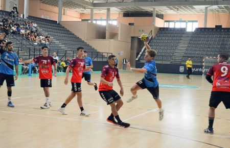 El BM San Fernando arrolló al Córdoba en el pabellón de Bahía Sur. 