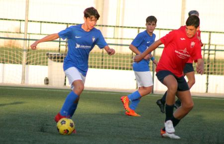 Antonio Rosano, en un partido con el cadete A de la Escuela Bahía.