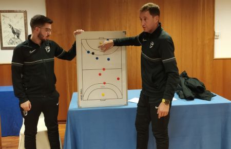 Isco en una charla junto a su compañero Fran Reyes. 