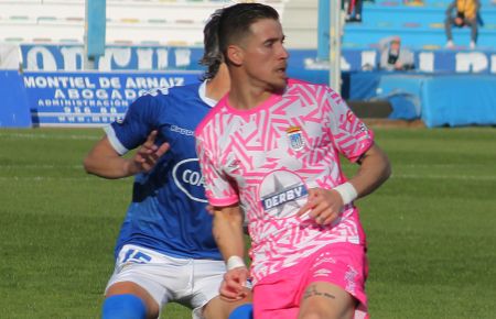 Dani Aquino, con el Badajoz en Bahía Sur en la Liga 19-20.