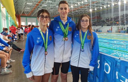 David Rodríguez, junto a Esperanza Camargo y Aitana de Diego