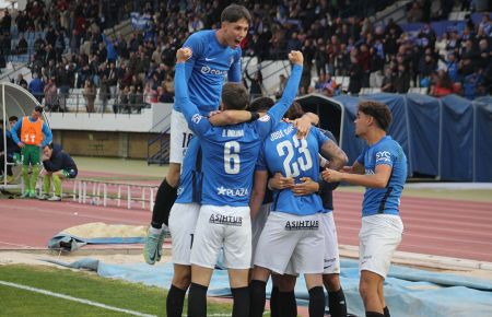 El festejo por todo lo alto del San Fernando tras el 2-2. 