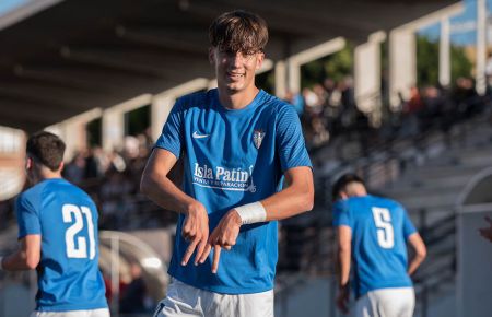 Yerai Dávila festeja uno de sus goles al Algeciras B. 