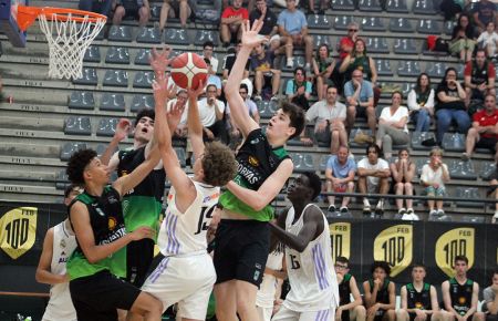 El Real Madrid arrolló literalmente al Joventut de Badalona.