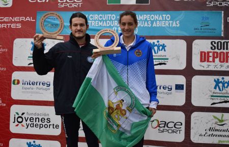 Irene Peinado lidera la categoría Élite de la Copa de España de aguas abiertas.