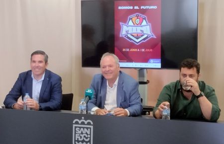 Adolfo Magrañal, Antonio Rojas y Jaime Armario presentaron el I Campeonato de España de clubes de minibasket femenino. 
