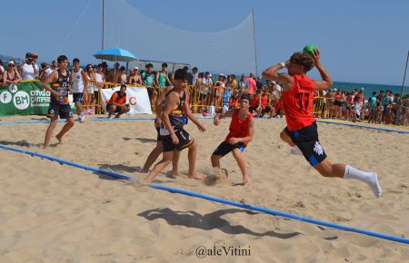 El BM San Fernando senior se impuso en la arena de Barbate. 