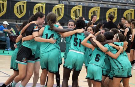 El CAB Estepona celebra el pase a semifinales. 