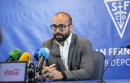Louis Kinziger elogió a la afición isleña y criticó a la F. Española. 
