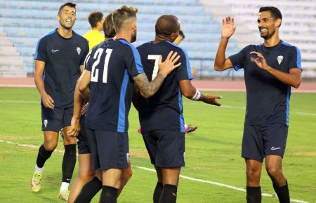 El Conil se lleva el trofeo Hermanos Gil al ganar al Sevilla FC juvenil y  empatar con el San Fernando CD 'B', Fútbol - La pretemporada • Deporte de  la Isla