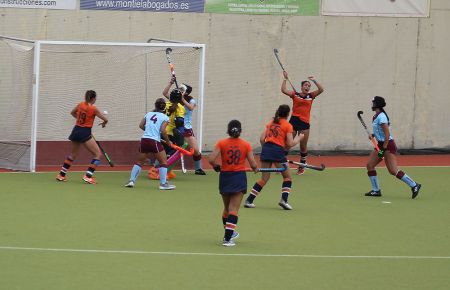 El gol de penalti-córner de Ana Muñoz que supuso el 1-0. 