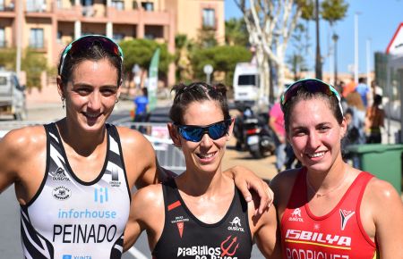 Irene Peinado, la vencedora Sandra Schenkel y Ana María Rodríguez. 