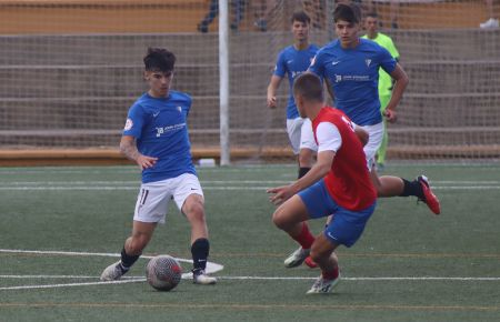 Rubén Richarte, del juvenil A del San Fernando CD, en el partido celebrado en Algeciras. 